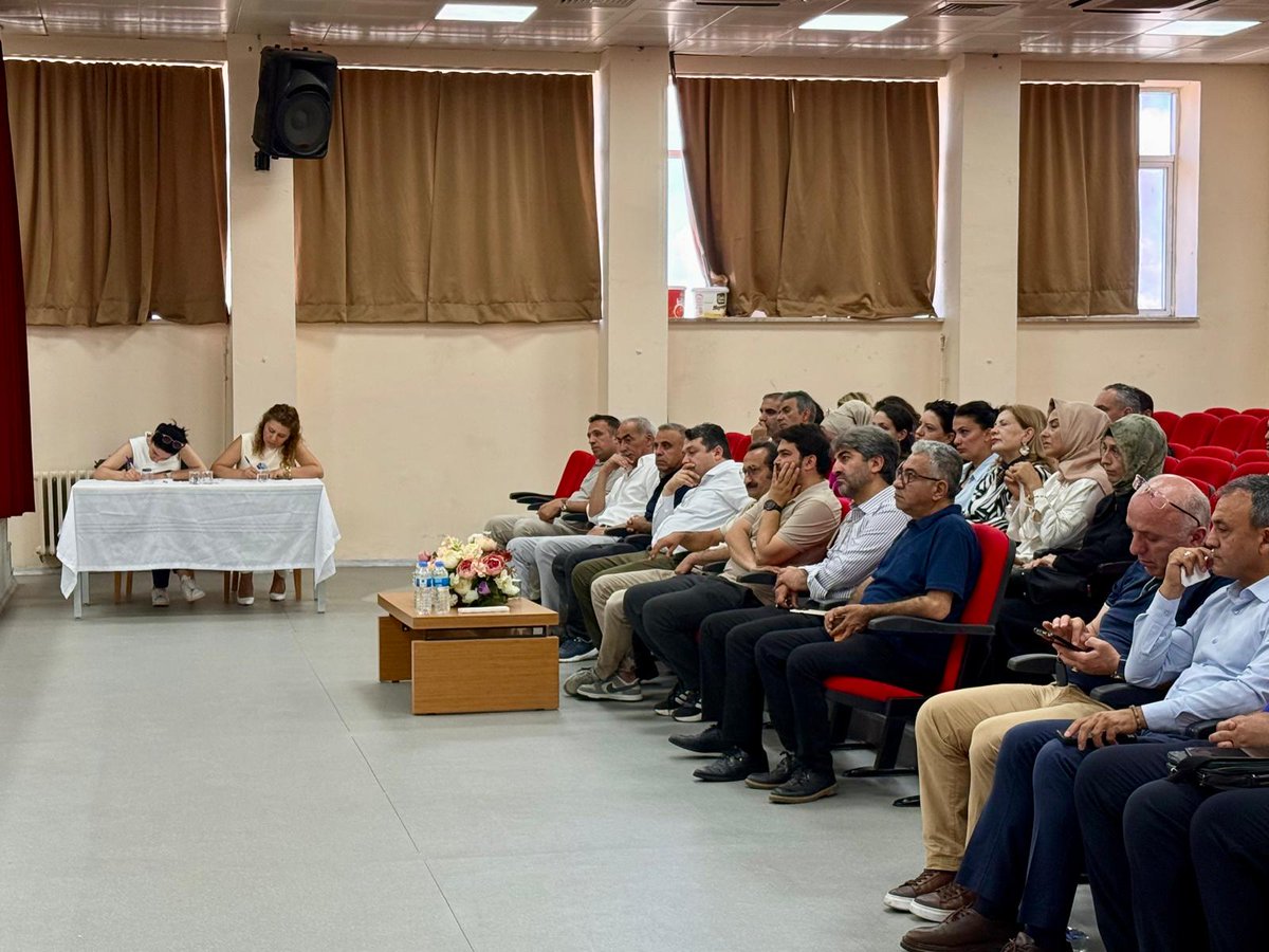 sultangazimem1's tweet photo. 2025-2026 Eğitim-Öğretim Yılı Sene Sonu Okul ve Kurum Müdürleri Toplantısı, Recep Tayyip Erdoğan KAİHL de, İlçe Müdürümüz Necati Tekbaş başkanlığında; şube müdürleri ile okul ve kurum müdürlerinin katılımıyla gerçekleşti.
@tcmeb 
@istanbulilmem @MucahitYentur
@necatitekbas https://t.co/OgdD9sDa1z