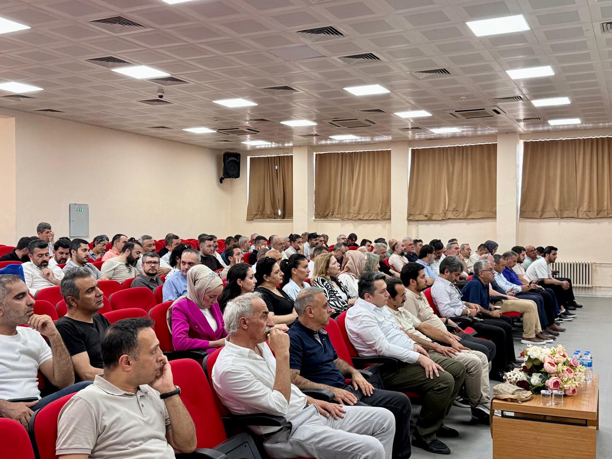 sultangazimem1's tweet photo. 2025-2026 Eğitim-Öğretim Yılı Sene Sonu Okul ve Kurum Müdürleri Toplantısı, Recep Tayyip Erdoğan KAİHL de, İlçe Müdürümüz Necati Tekbaş başkanlığında; şube müdürleri ile okul ve kurum müdürlerinin katılımıyla gerçekleşti.
@tcmeb 
@istanbulilmem @MucahitYentur
@necatitekbas https://t.co/OgdD9sDa1z