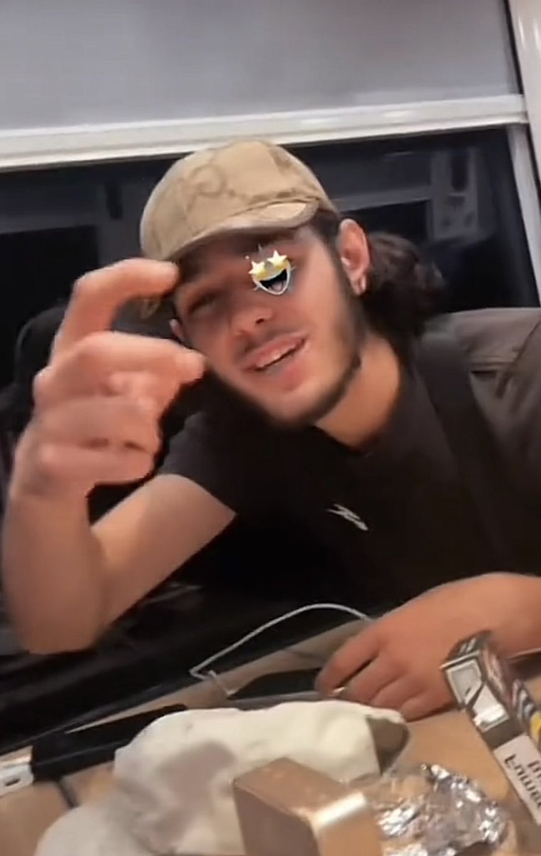 CordierAlice2's tweet photo. Petit à petit, nous recoupons avec les vidéos diffusées par Frontières et celles que l’on m’a envoyées.

Voici donc le 3eme assassin de Louis. https://t.co/g6i00SEwpZ