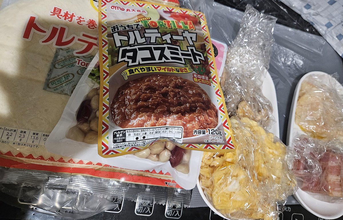 778eccentric's tweet photo. 色々具材は準備してあるから今日はなんちゃって🌯をつくります……dcst最終回なので……🚬さん月で頑張ったで賞です https://t.co/xT4Kf2jsmb