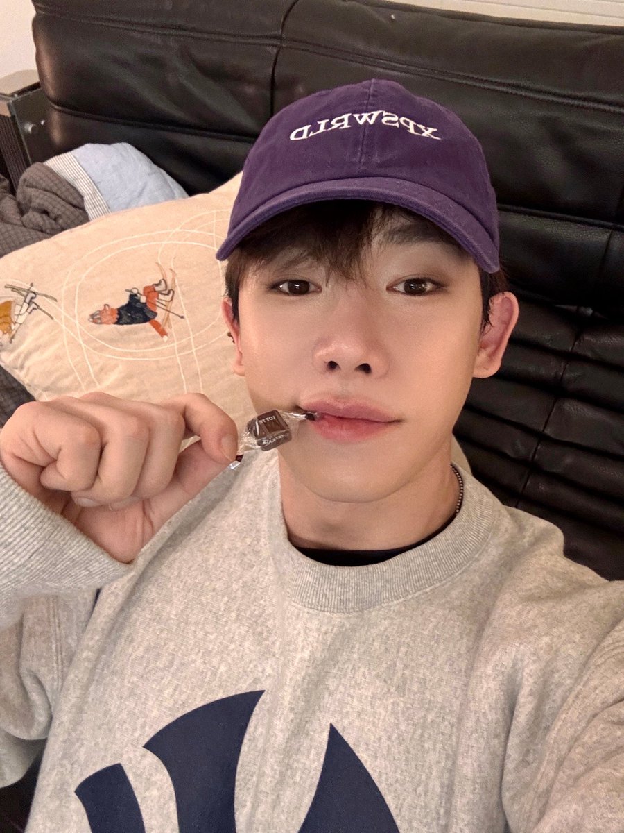 iwonoy's tweet photo. Aku kasih candy, kamu kasih aku apa? https://t.co/EOnPquXa8W