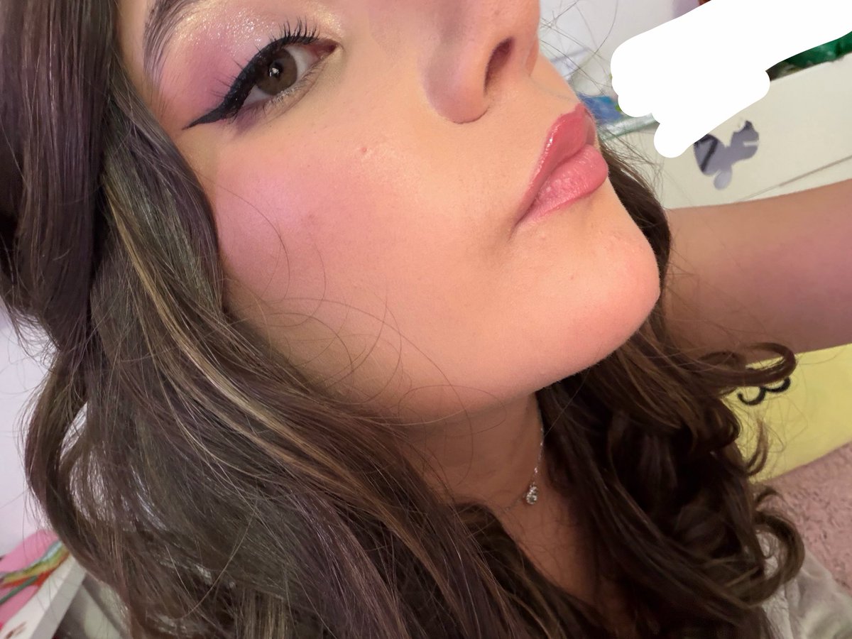 FEMMERAL_'s tweet photo. Prom makeup close up!!! https://t.co/lzmCM2DXfG