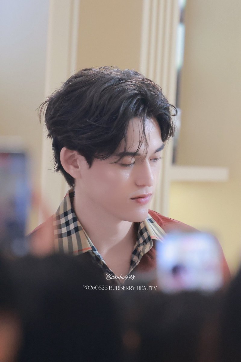 Evanliu998's tweet photo. 20260625 
GAWIN AT BURBERRY BEAUTY
🩷🩷🩷

#BurberryBeautyXGawin
#GawinCaskey @gawincaskey https://t.co/rZXdu0KGwV