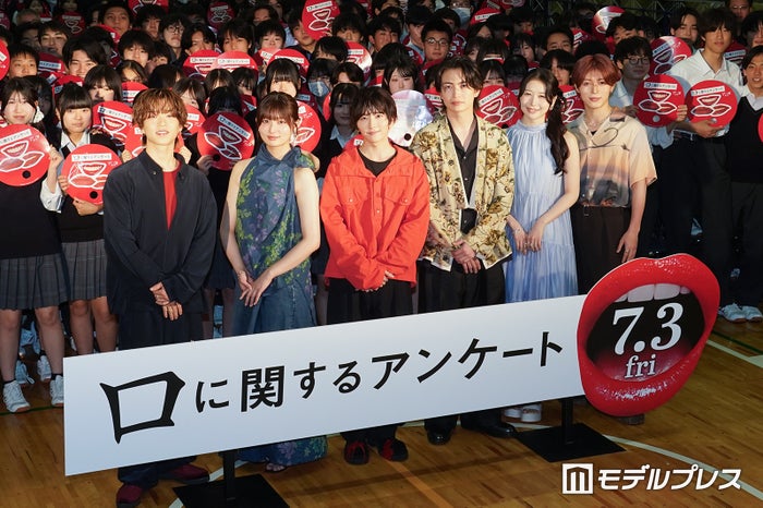 modelpress's tweet photo. 板垣李光人・綱啓永・吉川愛
ME:I MOMONAら、高校にサプライズ登場✨️

420人の生徒が熱狂📢
学生時代の“恐怖体験”告白
https://t.co/gCrgwgei2I

映画「口に関するアンケート」
公開直前！学校サプライズイベント👄 https://t.co/skfaNz8Vkh