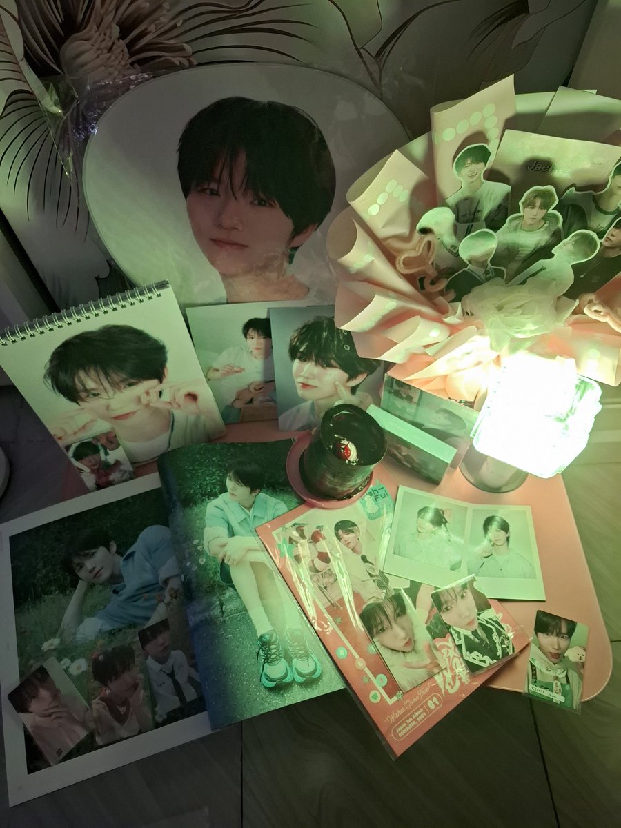 YeoYuni's tweet photo. Sampe lupa kalo ada kue dan udah lumer miring pula kue nya tpi gpp 
Happy Jaehee Day 🎂🥳😘😍🫶🌳
Maafkan ya nak kue nya jadi lumer 🙏

#JAEHEE https://t.co/56Zk8NuNh4