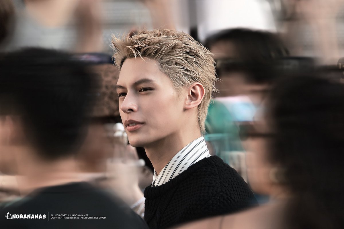 Nobananas_'s tweet photo. 260623
JAMES ASCENDS IN YSL GAZE

#JAMESxSaintLaurent
#JAMESforSaintLaurentSS27
#SaintLaurentSS27 #JAMES https://t.co/lTWBUdAMOY