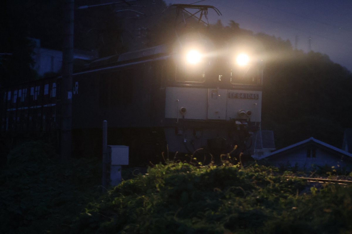 genki80001919's tweet photo. #過去撮影鉄道

ちょーどニ年前の今日。

篠ノ井線
EF641045+コキ12

#篠ノ井線
#EF64
#EF641045

現代に蘇れEF64よ。
※Grokにて補正してもらいました。

撮影機材
CanonR10+SIGMA105㎜f1.4Art 
#Canon
#EOSR10 
#CanonEOSR10 
#EFEOSR
#SIGMA
#105mmf14
#105mmf14Art 

撮影日・2024年6月25日 https://t.co/qjCBs4PcLe