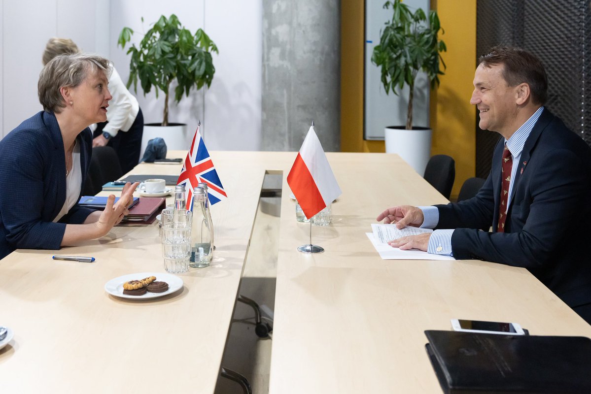 PolandMFA's tweet photo. Deputy PM, FM @sikorskiradek met with FM 🇬🇧 @YvetteCooperMP.

The discussion focused on: 🔹 the PL-UK treaty as a foundation for closer cooperation on European security 🔹 support for Ukraine and the assessment of Russia as a long-term threat to European security https://t.co/m10d4oDJlK