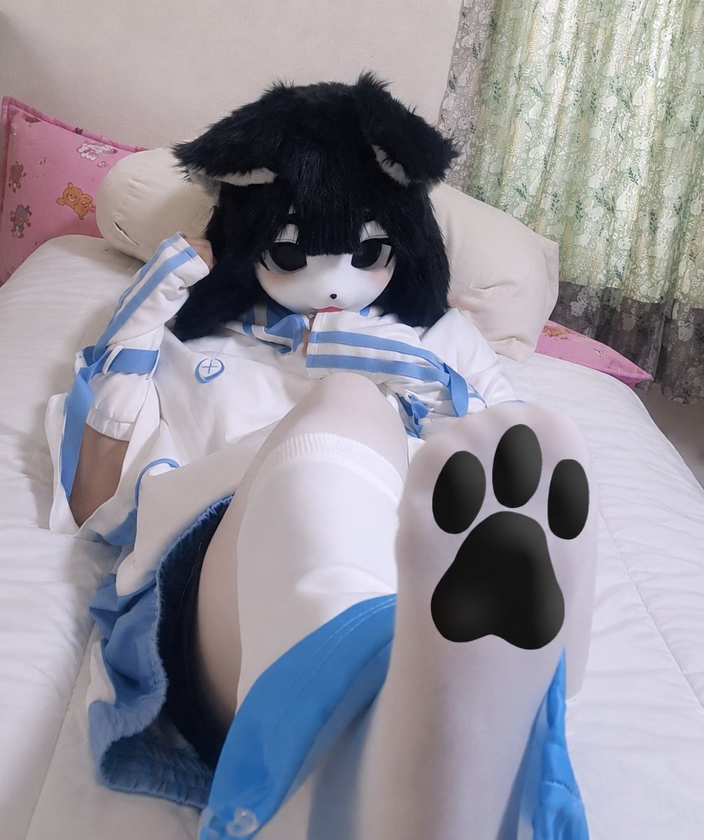 koi5886's tweet photo. 내 발 어때? 검은 젤리는 별로야?
(๑•́ㅿ•̀๑) https://t.co/RMtkiglh7D