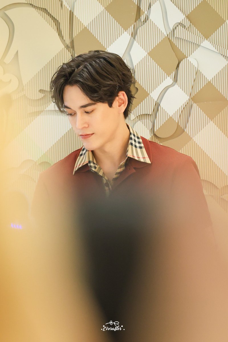 Everafter_jg's tweet photo. พี่กวิน di wa ❤️‍🔥

GAWIN AT BURBERRY BEAUTY
#BurberryBeautyXGawin
#GawinCaskey https://t.co/9tb5pwjuui