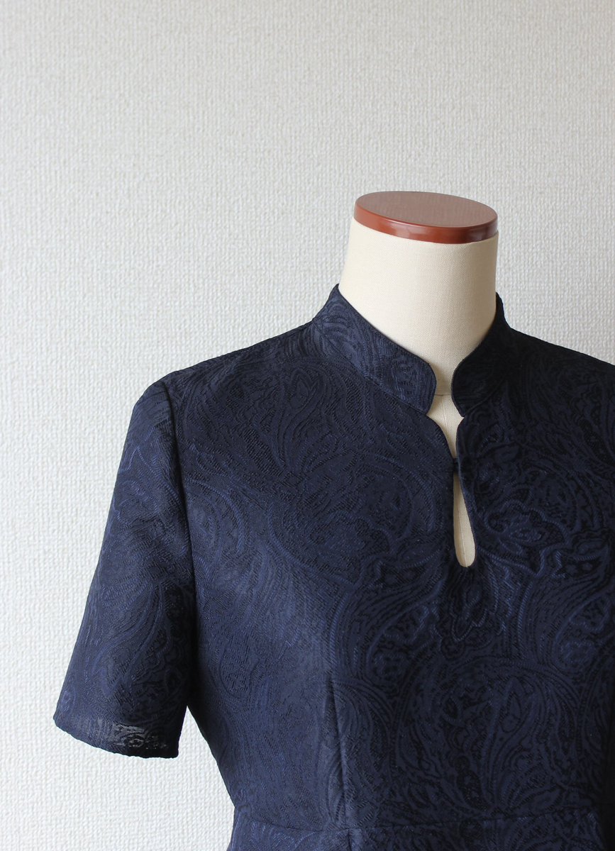 makusanosakuma's tweet photo. 首元をどう美しく見せるかを考えながら服を作っています。 https://t.co/z6LflBic8G