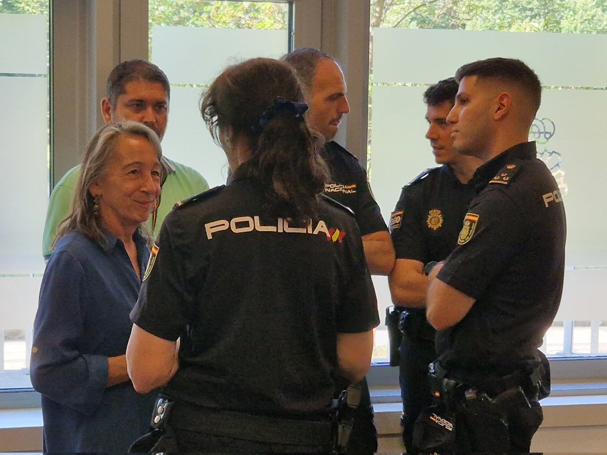 MGarmendia_B's tweet photo. 👮‍♀️👮‍♂️ “La lucha contra esta esclavitud del siglo XXI es uno de los amentales de los Cuerpos y Fuerzas de Seguridad como lo demuestran la importante cantidad de detenidos y víctimas liberadas en los últimos tiempos” https://t.co/z44DKJZpUg
