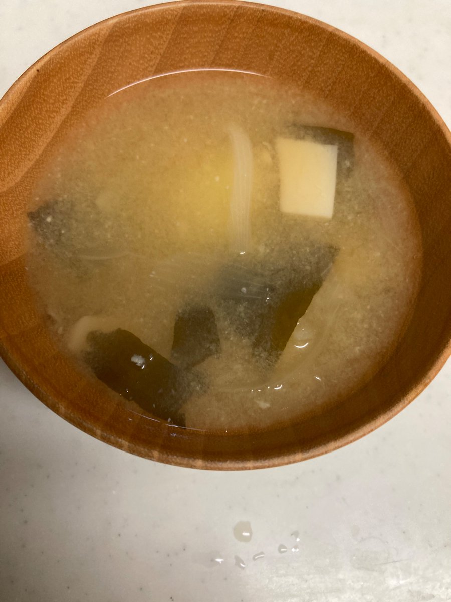 hiroaki2639's tweet photo. 日本人はお味噌汁w
変わり種のエリンギ大盛況！
食感が👍ビタミンD、食物繊維豊富✨
小さく切って忍ばせるって事🥷
ワハハ😆 https://t.co/H61w1l4RXm