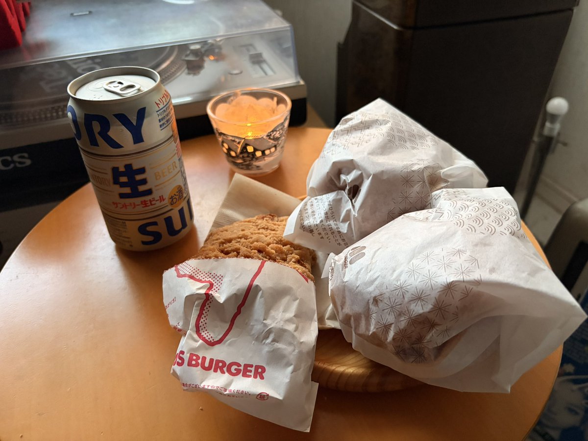 m_panda_m's tweet photo. 帰宅即モス呑み幸せ界隈🍔🍺。。 https://t.co/xWBh7nlfeQ