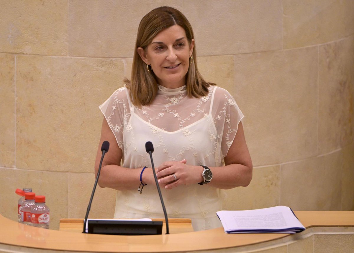 ppcantabria's tweet photo. La gran pregunta es quién está al timón de las grandes decisiones que debe tomar el Gobierno central en beneficio de los cántabros en medio de la parálisis,  la corrupción y la mentira.  

🗣️ @mjburuaga en #DOPCantabria26 https://t.co/6IDZU4C3fp