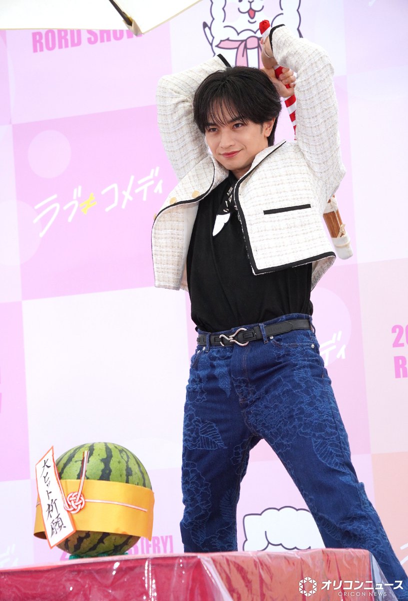 oricon's tweet photo. 中島健人、主演作品を見てほしい人は
「後輩のジュニアみんな」 
⠀
芸能界描く作品を通し、仕事観伝える
「視覚的な社会経験になるんじゃないのかな」
https://t.co/VxcTNtvrbe
⠀
映画『ラブ≠コメディ』公開直前イベント
⠀
#映画ラブノットコメディ https://t.co/XzJouhOhf7