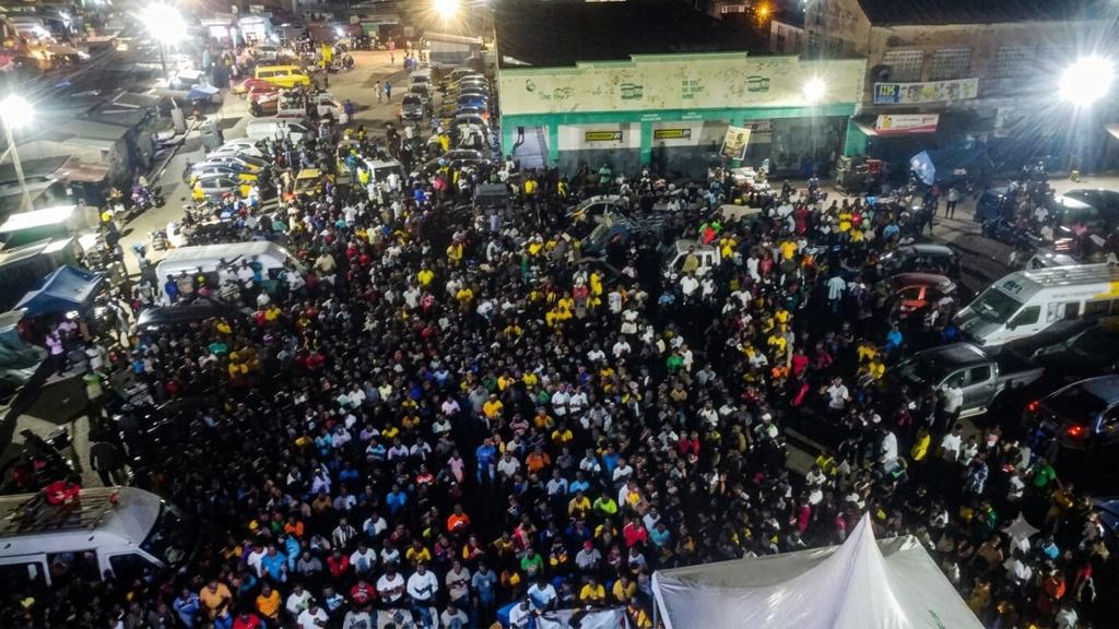 ObourKingsley's tweet photo. A great crowd was seen from drone footage captured during the Ghana vs England World Cup match screening at the Nsawam-Adoagyiri Main Lorry Station, organised by Hon. @FAnnohDompreh https://t.co/XfSYAUfYFv