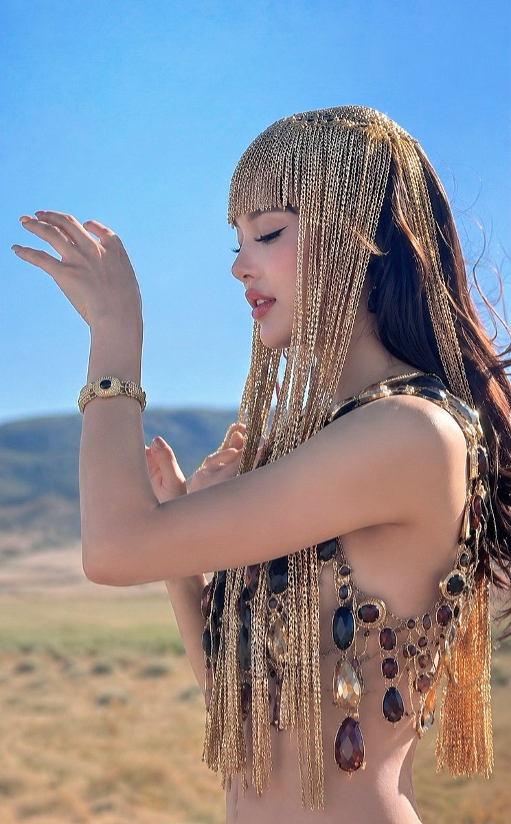 SHolleeYa's tweet photo. ต้าวลิซเหมือนนิยายกรีกโบราณ 
ยัยเตนเหมือนนิยายจีนโบราณ 

สวยคู่มากกก พริกไทยมานสวยกันจริงๆ

#LISA #LALISA #TEN #TENLEE https://t.co/s8Vo9qVaMH