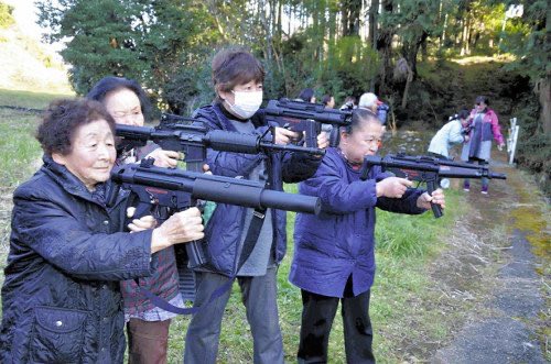 duke_nara's tweet photo. 獣害対策にエアガン https://t.co/pAuiER3OWv