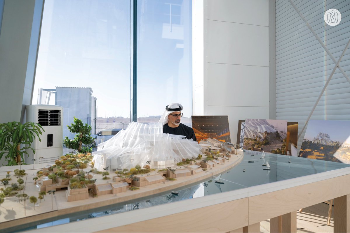 ADMediaOffice's tweet photo. خالد بن محمد بن زايد يشهد إطلاق مشروع "دار الفنون أبوظبي" بالقرب من المنطقة الثقافية بالسعديات في أبوظبي؛ وسموّه يطلع على الرؤية المعمارية للمشروع ومراحل تنفيذه، وما يتضمنه من مرافق وتجهيزات صُممت وفق أعلى المعايير العالمية لاستضافة أبرز الإنتاجات الفنية الدولية. https://t.co/X6ojQarPHQ