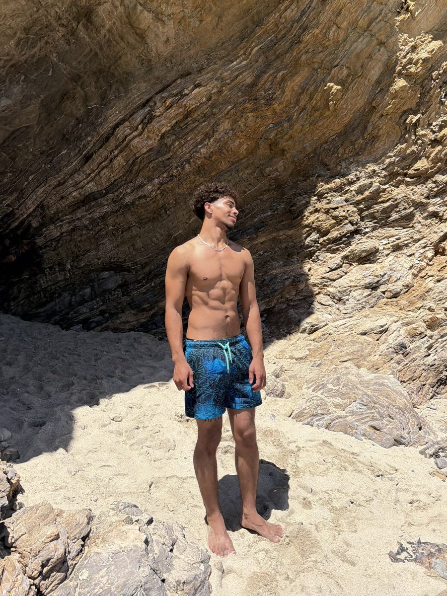 QuintonColemann's tweet photo. Summer Boy https://t.co/QgMYJKTx0c