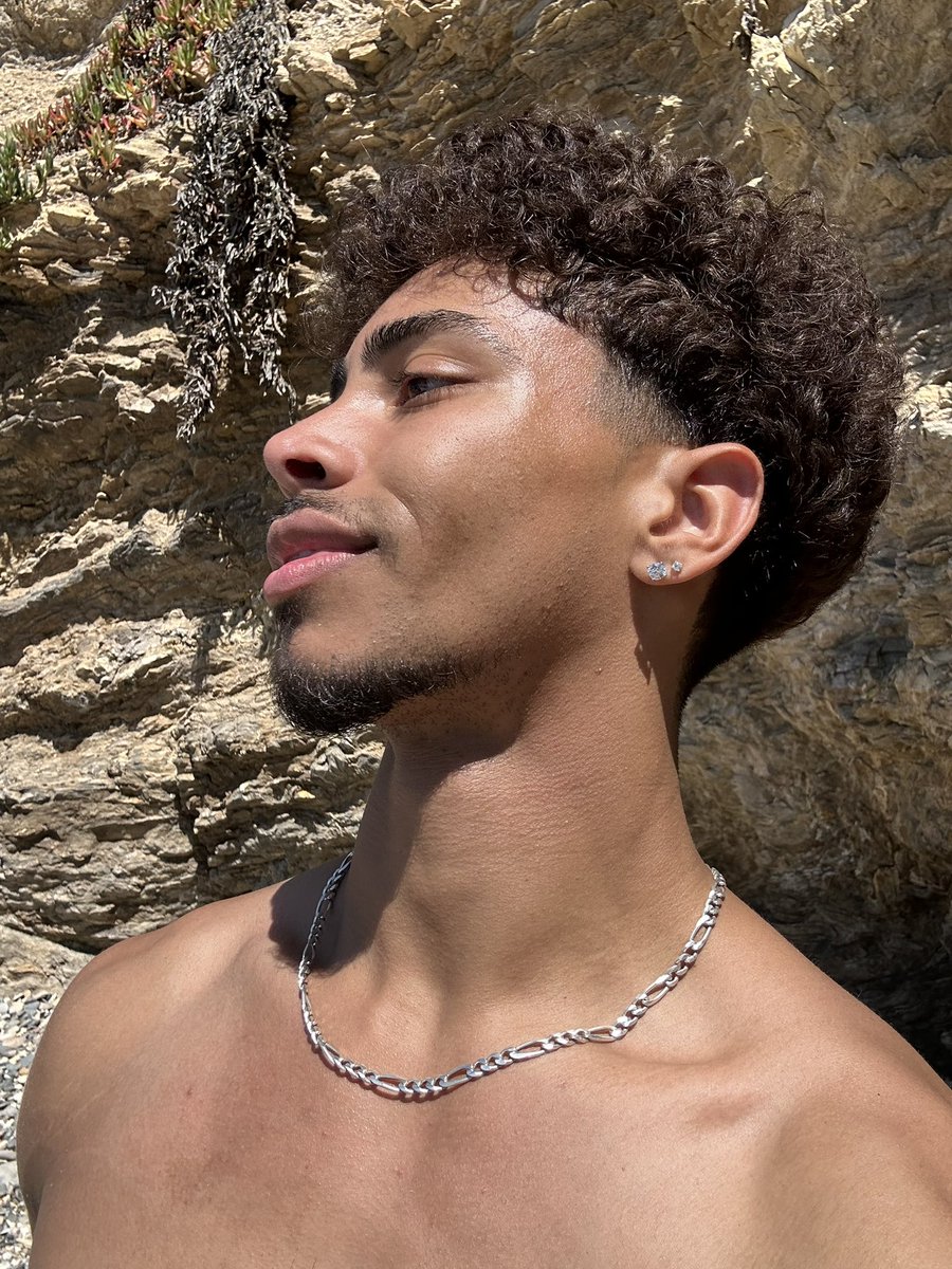 QuintonColemann's tweet photo. Summer Boy https://t.co/QgMYJKTx0c