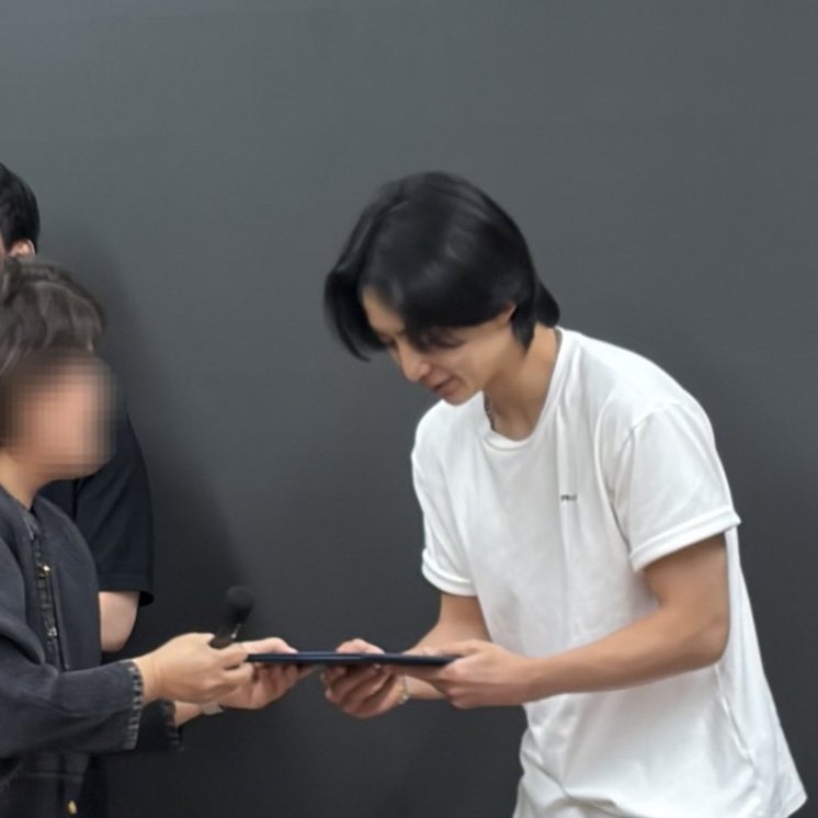 svtnserenade's tweet photo. jeonghan taking           jeonghan did his
care of kids in               service at a special
svt club (2018)             education school (2026) https://t.co/xCxJKdN494