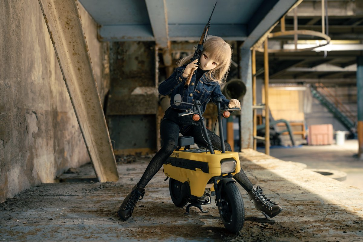 バイクと廃墟と女の子好きなもの詰め合わせ😊