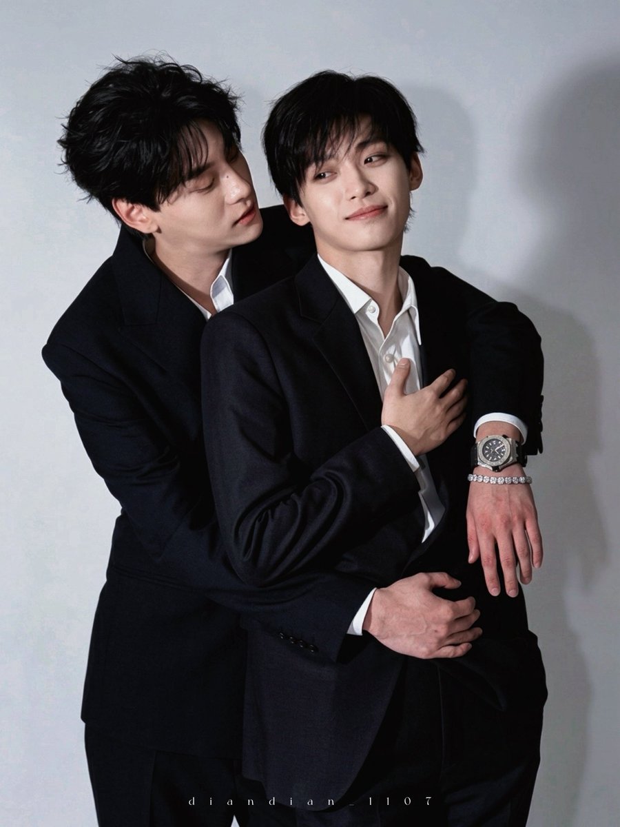 lurkingryeo's tweet photo. 3years later ziyu met the love of his life. Happy second anniversary to this beautiful leipeng 🫠. 
Tian lei’s hand on yueyue’s stomach 😭😭 https://t.co/GFFyqv8QgY