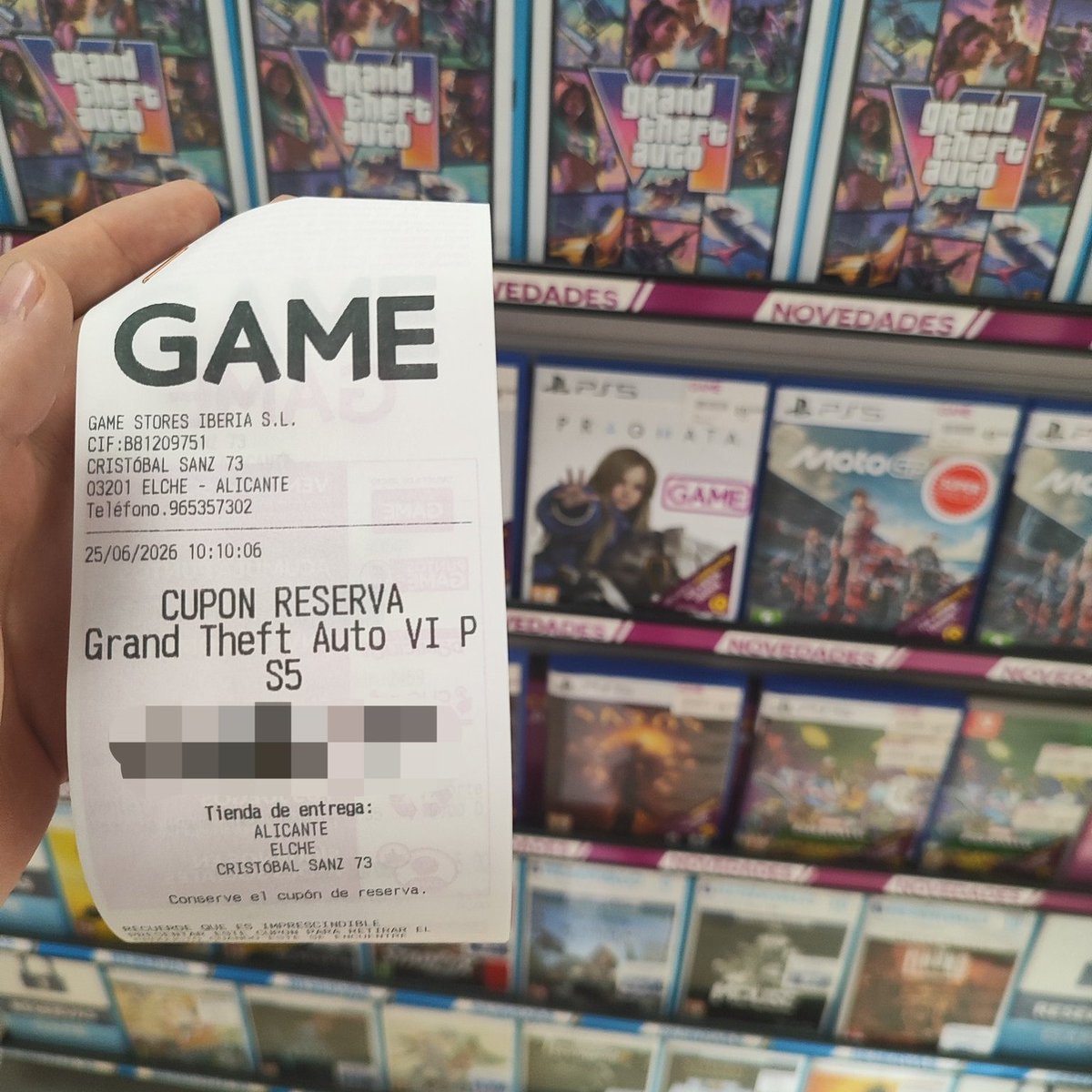 GTAHouse_ES's tweet photo. ¡GTA VI ya se puede reservar en todo el mundo!

Dos detalles importantes:

📀 Si compras la edición física, podrás recogerla el 12 de Noviembre para descargar el juego con antelación y tenerlo listo para jugar el 19.

⭐ Si quieres la Ultimate Edition, tendrás que hacer el upgrade tras instalar el juego. Por ahora no existe una edición física de esta edición.
