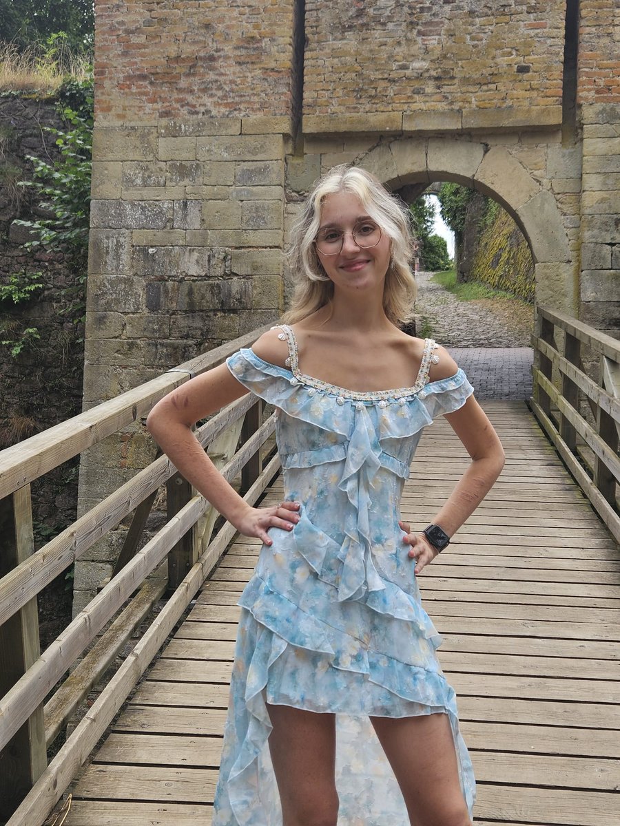 randomgirliii's tweet photo. Ok so my graduation dress fit me when I was at 44 kg. First Pic. SO TELL ME HOW TF AM I WEARING IT NOW AT SUPPOSED 62KG??? (I haven't weighed in weeks https://t.co/lgUQ8Ga28T