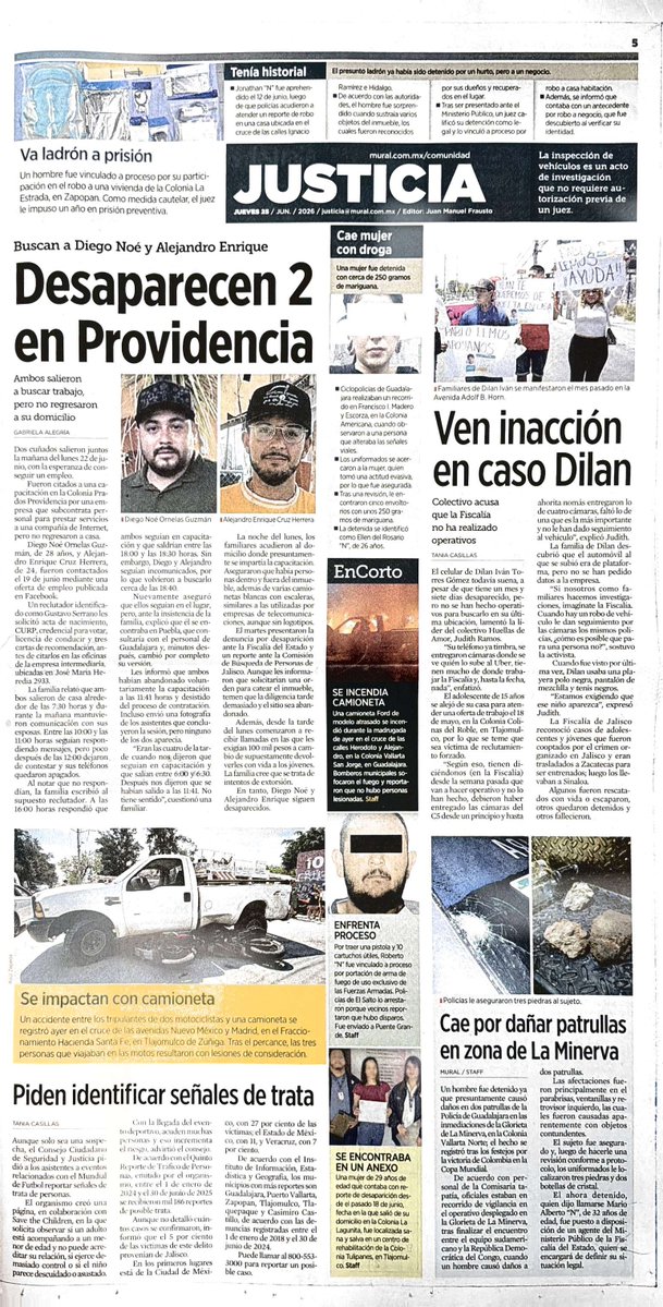 ALPONCHINO's tweet photo. Muy buenos días. #ComunidadPonchoMarròn

A unas cuadras de casa Jalisco, Buscan a Diego Noé y Alejandro Enrique
Desaparecen 2 en Providencia.

Ambos salieron a buscar trabajo, pero no regresaron a su domicilio.
Dos cuñados salieron juntos la mañana del lunes 22 de junio, con la esperanza de conseguir un empleo.
Fueron citados a una capacitación en la Colonia Prados Providencia por una empresa que subcontrata personal para prestar servicios a una compañía de Internet, pero no regresaron a casa.
Diego Noé Ornelas Guzmán, de 28 años, y Alejandro Enrique Cruz Herrera, de 24, fueron contactados el 19 de junio mediante una oferta de empleo publicada en Facebook.
Un reclutador identificado como Gustavo Serrano les solicitó acta de nacimiento,
CURP, credencial para votar, licencia de conducir y tres cartas de recomendación. antes de citarlos en las oficinas de la empresa intermediaria, ubicadas en José María Heredia 2933.
La familia relató que ambos salieron de casa alrededor de las 7:30 horas y durante la mañana mantuvieron comunicación con sus esposas. Entre las 10:00 y las 11:00 horas seguían respondiendo mensajes, pero poco después de las 12:00 dejaron de contestar y sus teléfonos quedaron apagados.
Al notar que no respon-dían, la familia escribió al supuesto reclutador. A las 16:00 horas respondió que ambos seguían en capacitación y que saldrán entre las 18:00 horas y 18:30 horas. Sin embargo, Diego y Alejandra seguían incomunicados por lo que volvieron a buscarlos cerca de las 18:40.
