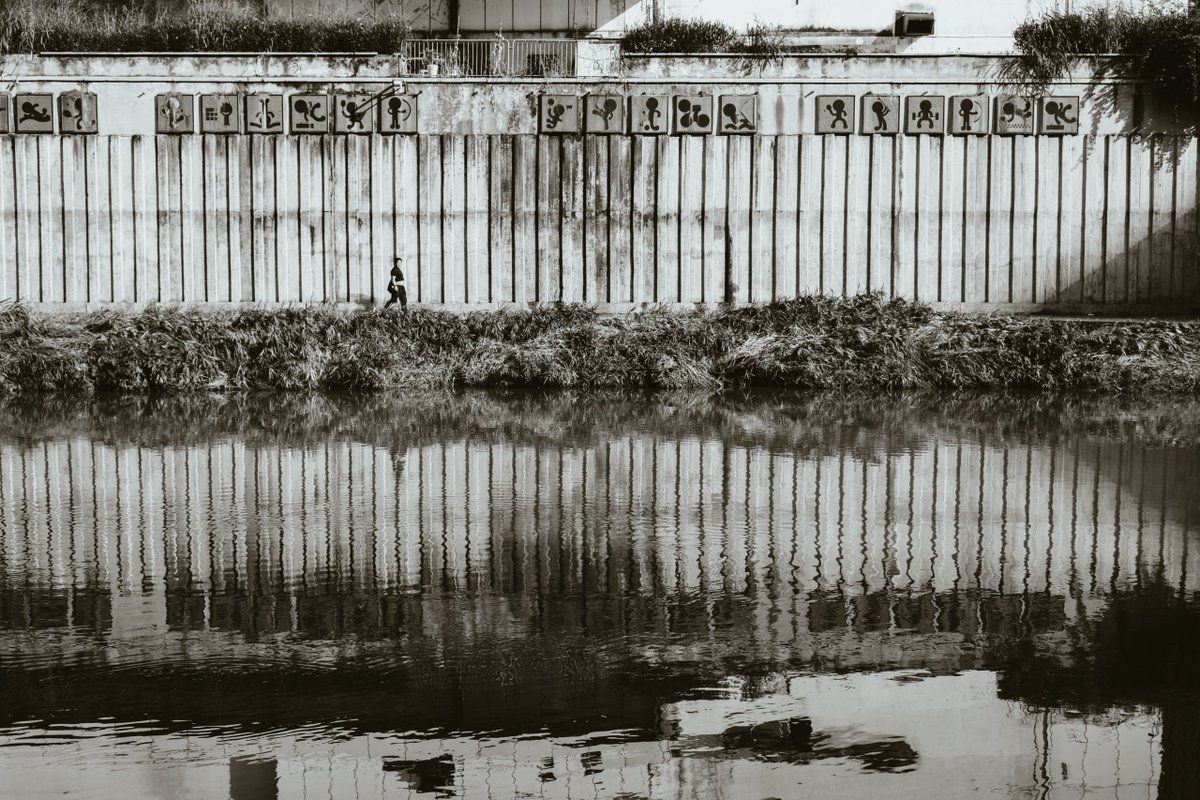 yangyiphoto's tweet photo. 河川敷

X-E4       

#fujifilm_xseries 
#キリトリセカイ 
#写真好きな人と繋がりたい 
#フジフイルムで撮る中国 
#streetphotography 
#monochrome https://t.co/c5erB0BxCA