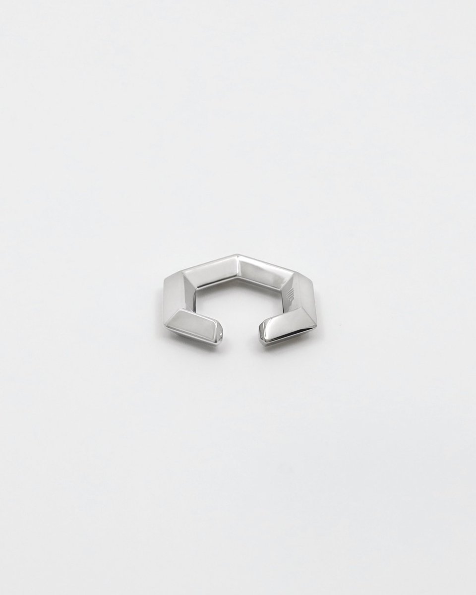 stlll_press's tweet photo. ＼Myojo 8月号 発売中／
なにわ男子の道枝駿佑さんに

stlllで人気のShadow earcuff / Silverを
ご着用いただきました✨

#なにわ男子 #道枝駿佑 https://t.co/xpYwnmKFv3