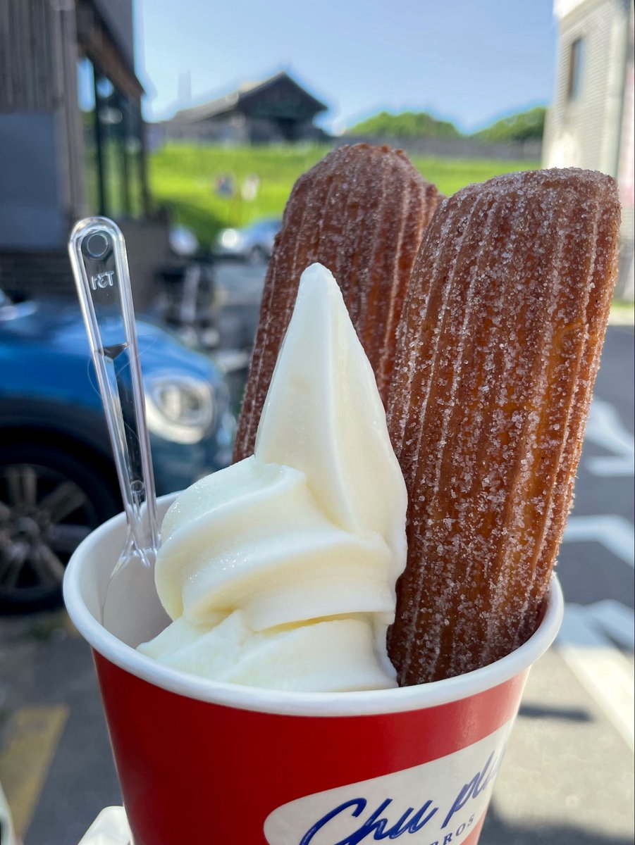 babsilok's tweet photo. 📍행궁동 츄플러스

겉은 바삭하고 속은 쫀~득 쫀~득해서 미친놈(p)
식감천재 츄러스입니다 시나몬 아랑해요
아이스크림이랑 조화도 너무 좋음 그냥 둘이 영원
히 붙어있었으면 좋겠어 꼭 세트로 드시는걸 추천
연남동에도 생겼다고 들었는데 그 지점은 안먹어 봐서 몰루겟어요 아무튼 꼭 드세요 https://t.co/IicS0GwG46