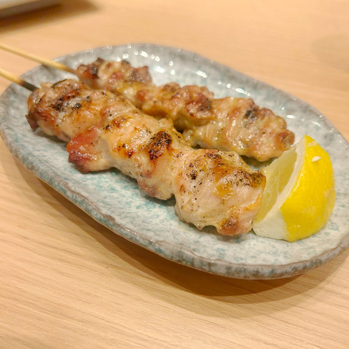 peso_tarous's tweet photo. この前ともち先生(@tomochiayuchi)と久しぶりにお会いしてきました〜！！ケーキ食べたりお寿司食べたり焼き鳥食べたり、お泊まりもさせてもらっちゃいました🛌✨いっぱいおしゃべりできて楽しかった🥰🥰🥰
J庭でまた会う約束をしたので、無事会えるように頑張るぞ！✍️🔥 https://t.co/ibIaPcNlls