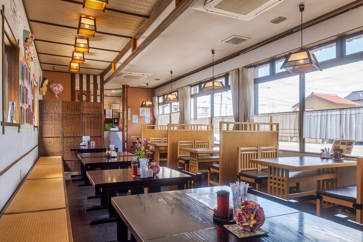 MrymPhoto's tweet photo. 2025年5月の記録。喫茶店を探していたはずが、うっかり辿り着いたのは趣深い食事処。みたらし団子の艶やかな琥珀色に、思わず喉がなる。予定調和ではない、こういう偶然の出会いも時にはいいと思いました。
https://t.co/P0Xu7OEYKX
#葵生庵 #愛知県豊川市 #食事処 https://t.co/rRe9FZPuK5