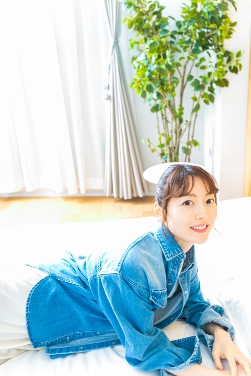 HOMINIS_edit's tweet photo. 【#花澤香菜 をつくる6つのピース🧩】

🫧第4回：つながり・友達編🎀🫧

花澤香菜に迫る全6回の特別連載💖

学生時代から続く友情と戸松遥との絆✨
「仲良くなりたい人にはグイグイ行く」

記事と撮り下ろし写真👀
👉https://t.co/yW3v7eDsAz

#ホミニス
@hanazawa_staff https://t.co/9Fgk5zcxtA