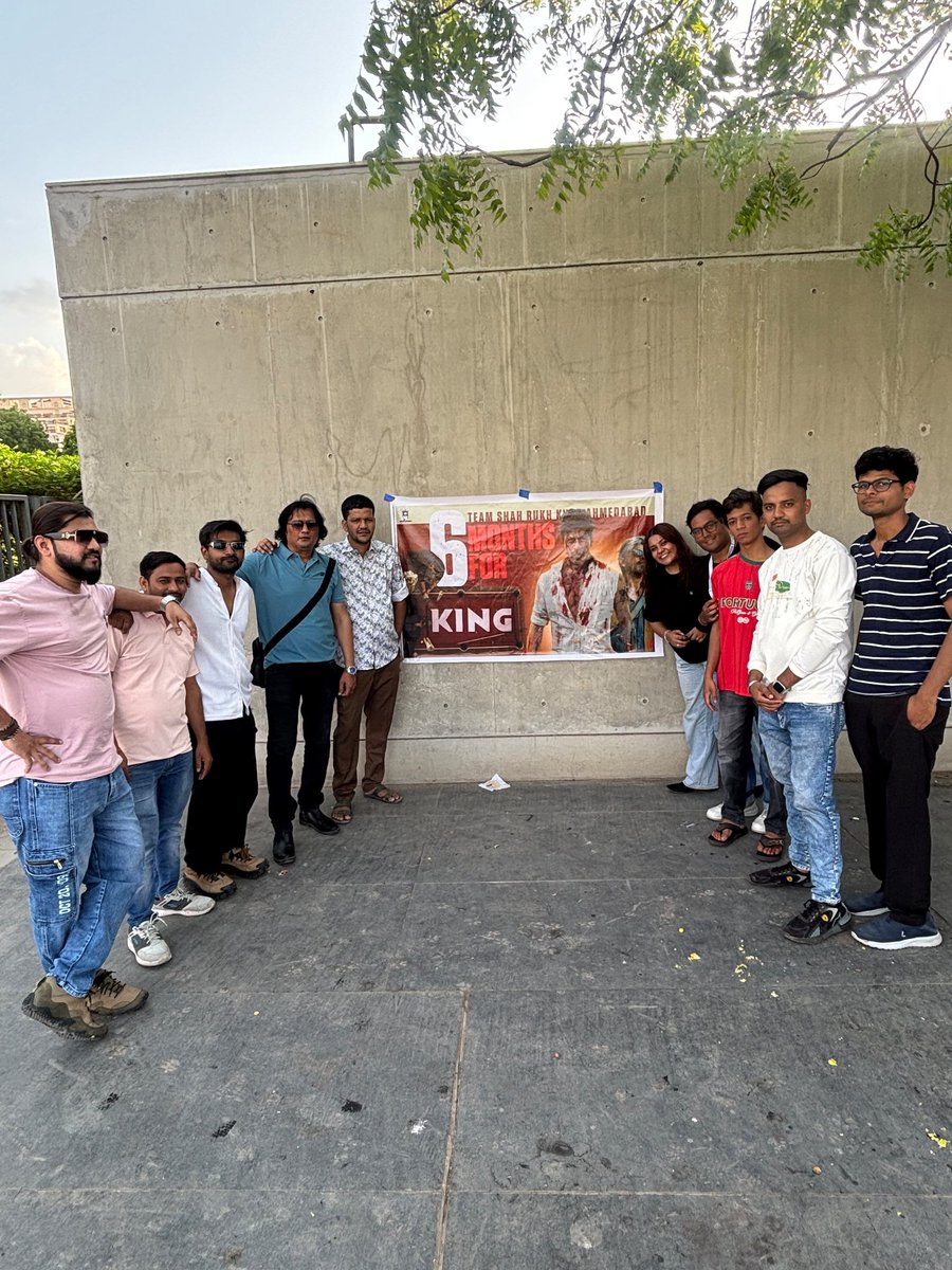 nirajgajjar1979's tweet photo. #34yearsrk #thesrkfanclubahmedabad #srk @SRKCHENNAIFC @SRKGujaratCFC @SRKUniverse @teamsrkfc @SrkianNidhiii @srkian_tabish @SrkianNidhiii @patelpunitoo7 @RedChilliesEnt @teamsrkfc @gaurikhan @pooja_dadlani @KarunaBadwal https://t.co/fDNNvTyHlZ
