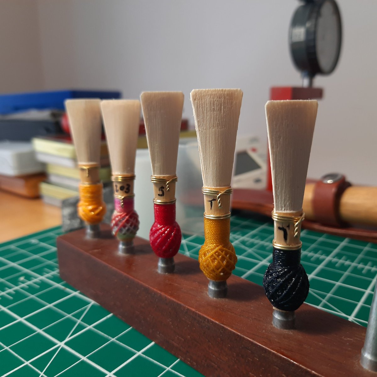 ohmreeds's tweet photo. This whole set is off to UK 🇬🇧 

I try to tune these reeds to 440, which I am not very used to. Please tell me how they play for you. 

I'd really appreciate all the feedbacks. 

#OhmReeds #PassionMakeExcellence https://t.co/d0HML4xLhE