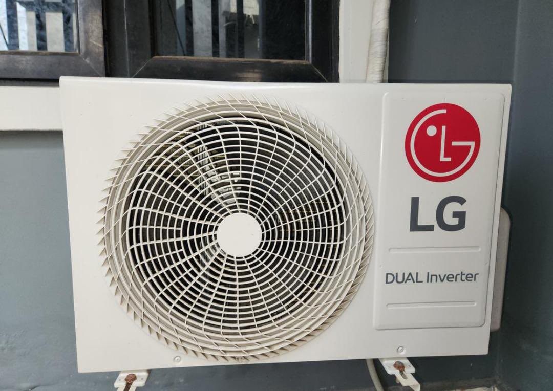 Perfectxoxx's tweet photo. 🚨SHARP ONE TIME OFFER DEAL🚨
1HP LG DUAL INVERTER AC AS SEEN UP FOR SALE
📍:ENEKA PHC

📲:+2348106228397

REF:CDV

#perfectdeclutter #portharcourt #fyp #Naija  #propertiesforsale #preowneditems
 #trending https://t.co/DOW43Cj2AV
