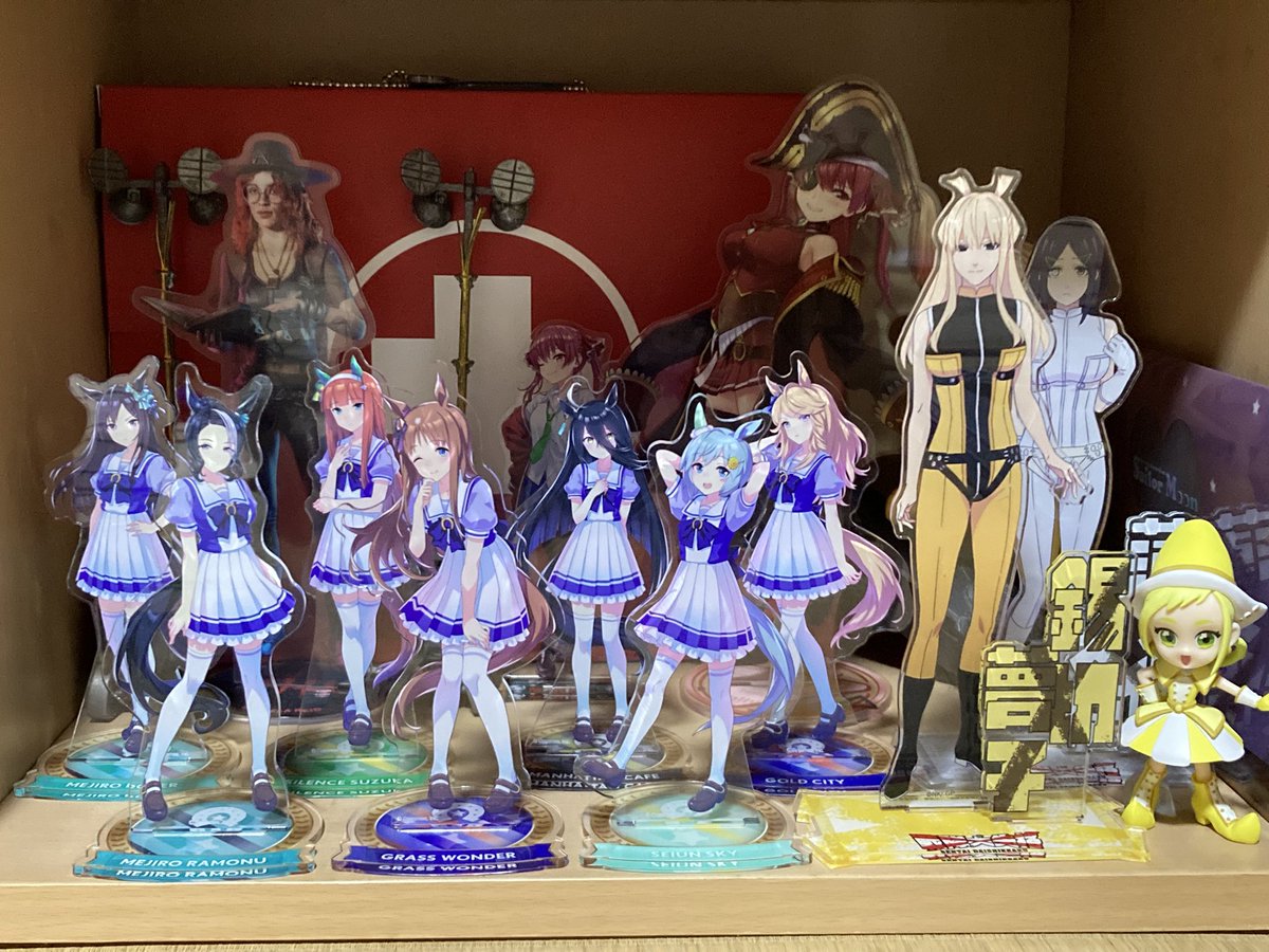 DeathsIinger's tweet photo. ワゴンに古式ゆかりちゃんアクスタあったから買い
中古とはいえ自分も飾るなら結局中古になるから気にする問題ではない
祭壇の彩りが更に増してくれた
祈る事があるとすれば虫の逃げ場にならないでくれる事をか https://t.co/gV09kNYD4f