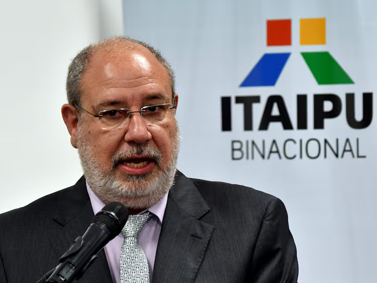 GeorgGrar's tweet photo. 🇵🇾 Ya estamos hartos de la corrupción del gobierno de @SantiPenap.  La Itaipú pretende pagar el triple por plantas de jardín en millonario contrato, todo está estructurado para robar. 
https://t.co/JLspOkIcWK https://t.co/9yMf0P8VAH