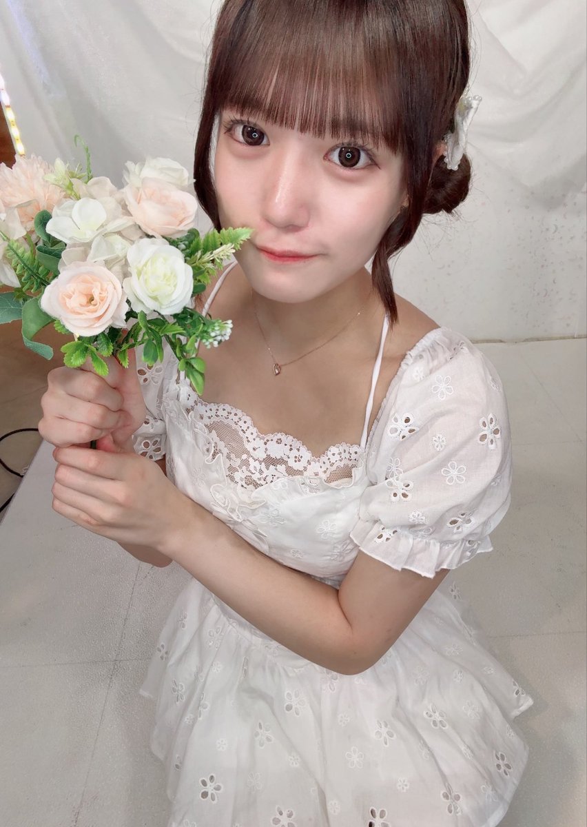 tmg_futaba's tweet photo. ジューンブライドいます！！

19:00~23:00だよ！！
初めて白いワンピースかも！みんな雨だけど待ってるよー！！😭😭

https://t.co/ehZ73tb0bg https://t.co/H0sFswTgI7