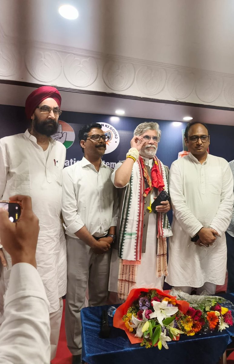 MahanandaINC's tweet photo. A warm welcome to Shri @Pawankhera Ji on his visit to Odisha. Congratulations on being nominated to the Rajya Sabha, a well-deserved recognition of your contribution to public discourse and the Congress movement.

His address to the media and the launch of #ChhatronKiGoonj in Odisha mark an important step towards amplifying the voice of students and youth.

#PawanKhera #Odisha #RajyaSabha #Congress