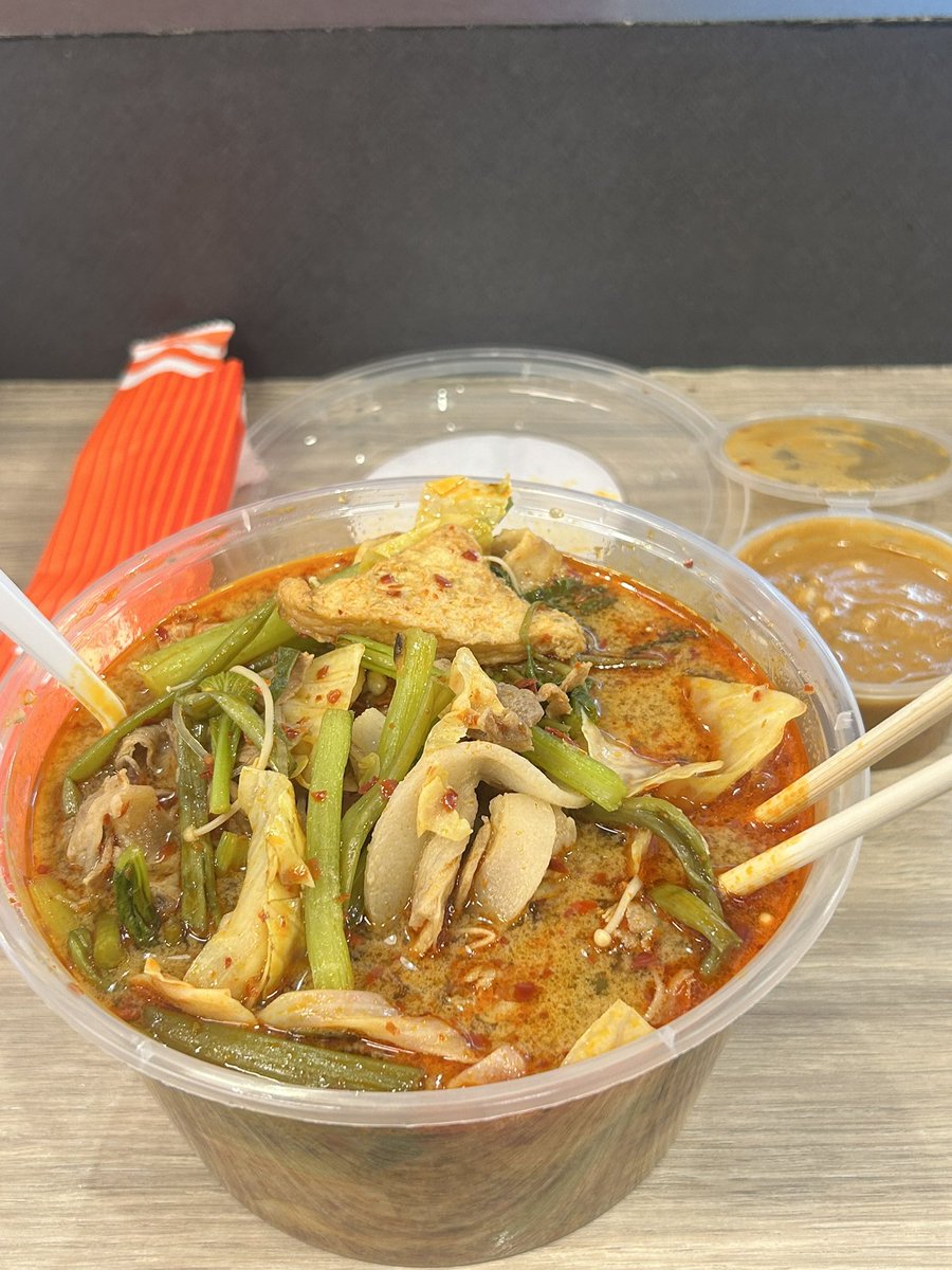 lily_lucaa's tweet photo. ป้ายยาหม่าล่าแล้วกัน ลองสั่งมาจาก line man สั่งเซตอิ่มหมู 160 บาท 
คือเยอะมากกกกก อิ่มจุกอ่ะ ผักสด หมูเยอะ ฟองเต้าหู้แน่นมาก https://t.co/ta0785mUsU