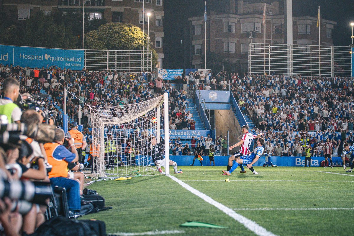 CESHistoria's tweet photo. Eneko Aguilar ja forma part de la història del @CESabadell!!

Com Fernando Muñoz al 77, Manolo al 84, Villa al 86, Marc Fernández el 2011 o Néstor Querol al 2020.

📸https://t.co/zQeNq6mpoa https://t.co/HhRa6OtNNf