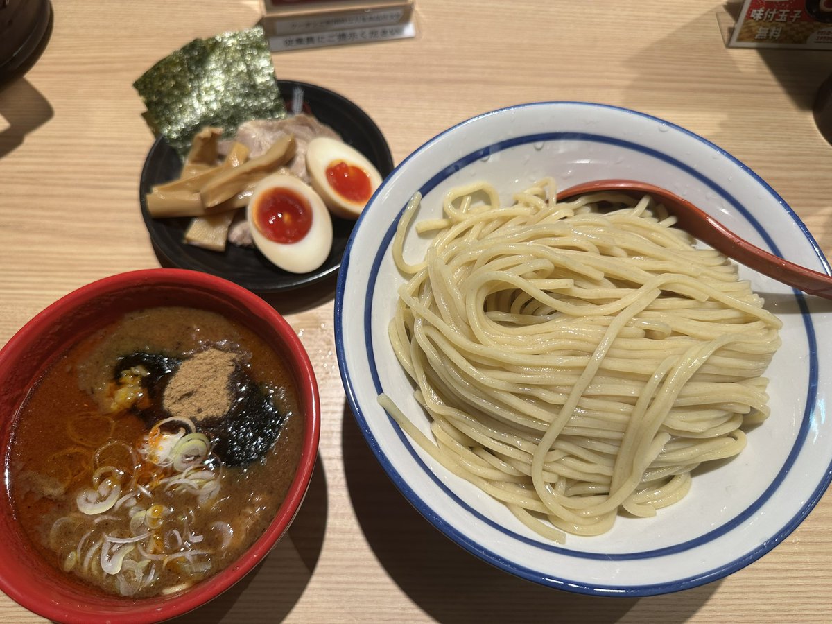 DIESAMA8's tweet photo. 今日も元気に三田製麺 https://t.co/72Kqmg5HdB