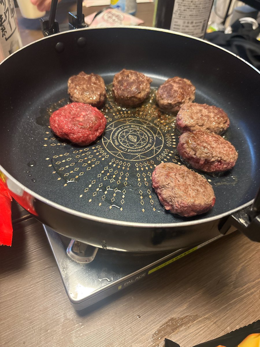 wind_tsubasa's tweet photo. 可愛い可愛いカゴバックとあまーいお酒(飲めた！)もらって、美味しいハンバーグ食べて幸せ♡

最近暑くなってずっと引きこもってたけど、お外出るといいことある！誘ってもらえたの嬉ちい🥺♡ https://t.co/AHENp0QOVc