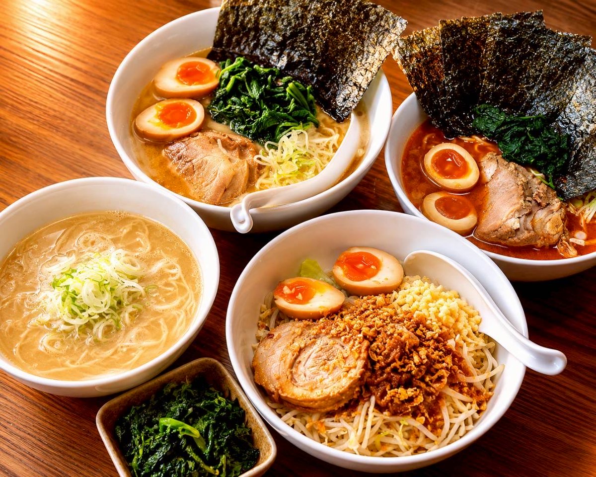 sunset_pattaya's tweet photo. 🍜麺屋日の出です☀️

本日も豊富な種類のラーメンをご用意して、皆さまのご来店をお待ちしています❣️

ラーメンの他に炭火で焼き上げる焼き鳥🍢こだわりカレー🍛ジューシーハンバーグ🥩も好評です😋

お腹を空かせてぜひお越しください✨
#パタヤ #3rdroad #麺屋日の出 #林虎ラーメン #日本食 https://t.co/QB34aVWOXa